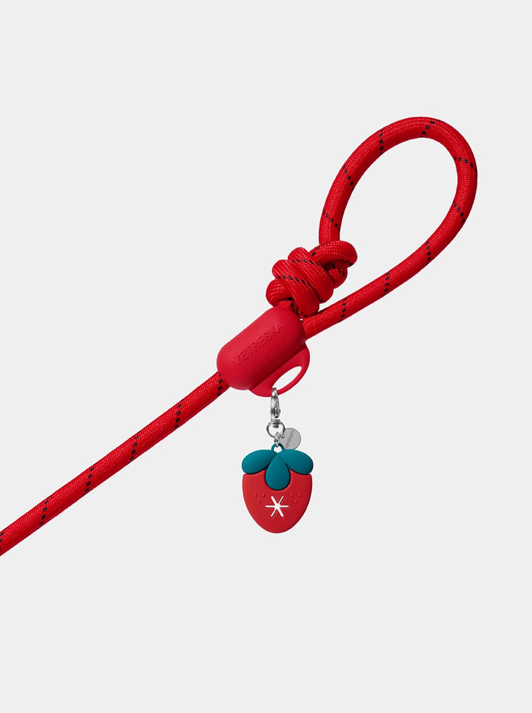 AURA Hands-Free Poop Bag Clip — BERRY — close-up detail