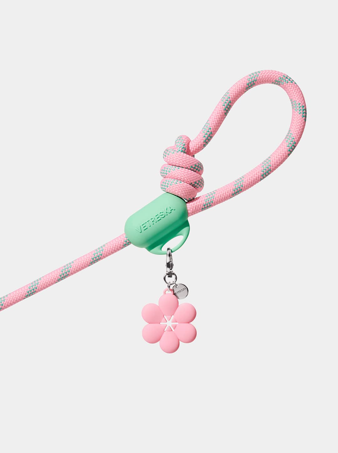 AURA Hands-Free Poop Bag Clip — MEADOW — close-up detail