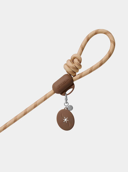 AURA Hands-Free Poop Bag Clip — MOCHA — close-up detail